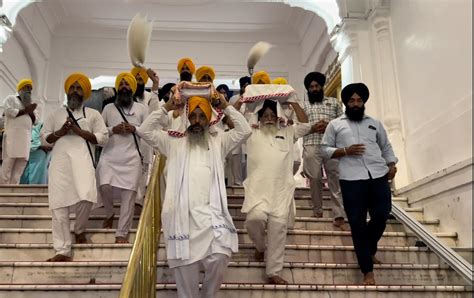 SGPC takes possession of ‘saroops’ returned by Doha .